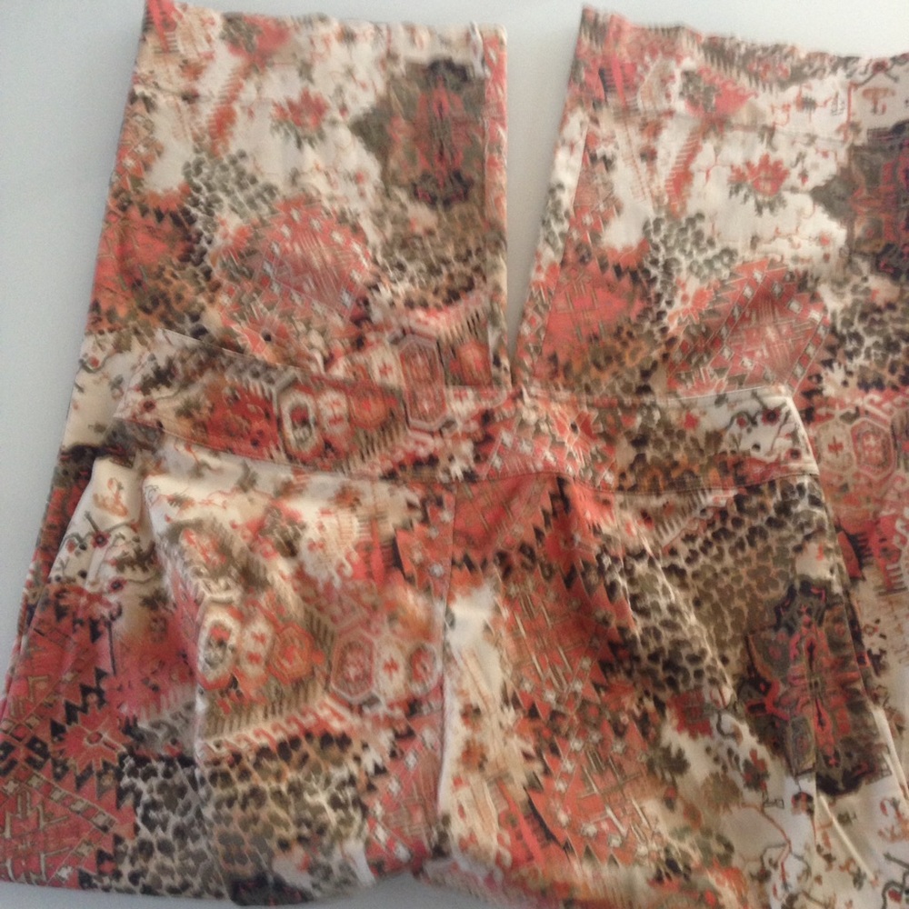 Chico's Multicolor Patterned Capris - Picture 3 of 4